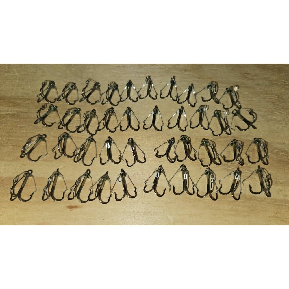 40 New Eagle Claw Treble Hooks Weedless Bronze  L2879WM Size 6 Sharp Fishing